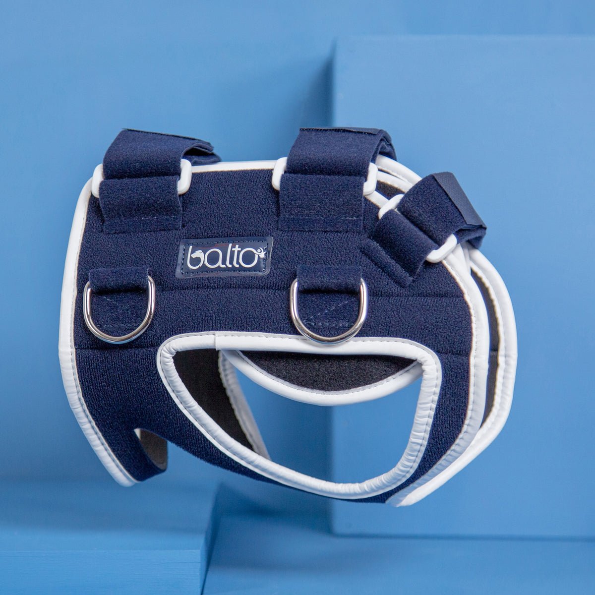 balto life hip brace on blue background